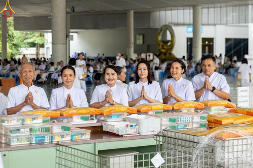 ภาพ No.169728:พิธีถวายภัตตาหารเมนูสวรรค์ "เพื่อการบรรลุธรรม" เนื่องในวันลอยกระทง (ขึ้น 15 ค่ำ เดือน 12) วันศุกร์ที่ 15 พฤศจิกายน พ.ศ. 2567 ณ หอฉันคุณยายอาจารย์ฯ วัดพระธรรมกาย