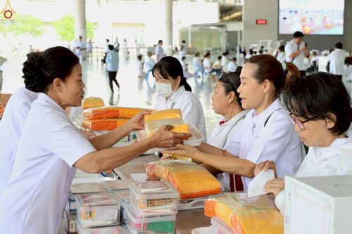 ภาพ No.234802:วันศุกร์ที่ 25 กรกฎาคม พ.ศ. 2568 (วันพระ แรม 15 ค่ำ เดือน 8) พิธีบุพเปตพลี ครั้งที่ 167 ร่วมอุทิศบุญแด่หมู่ญาติที่ล่วงลับไปแล้ว และสืบทอดอายุพระพุทธศาสนา ณ หอฉันคุณยายอาจารย์ฯ วัดพระธรรมกาย