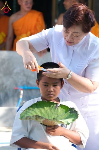 ภาพ No.317302:วันอาทิตย์ที่ 29 มีนาคม พ.ศ. 2569 พิธีตัดปอยผมและปลงผม ว่าที่สามเณร ศูนย์อบรมเยาวชนนครปฐม