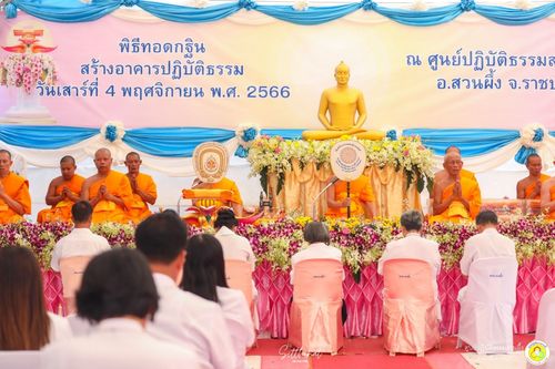 ภาพ No.92608:พิธีทอดกฐินสามัคคีทั่วไทย ณ ศูนย์ปฎิบัติธรรมสวนผึ้ง ต.ท่าเคย อ.สวนผึ้ง จ.ราชบุรี วันเสาร์ที่ 4 พฤศจิกายน พ.ศ. 2566