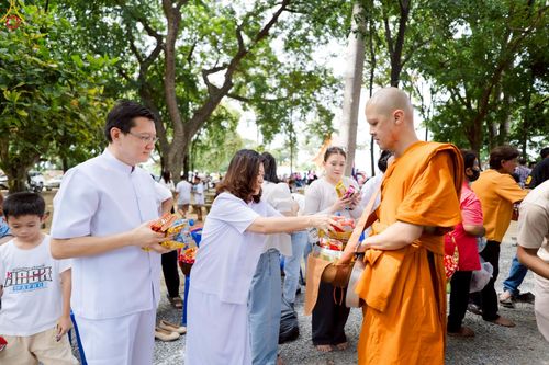 ภาพ No.250752:วันพุธที่ 8 ตุลาคม พ.ศ. 2568 พิธีทอดกฐินสามัคคีทั่วไทย 30,000 วัด โดยคณะศิษยานุศิษย์ บูชาธรรม 81 ปี หลวงพ่อธัมมชโย ณ วัดหนองโพธิ์ อ.กำแพงแสน จ.นครปฐม