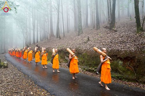 ภาพ No.226222:วันที่ 7-10 พฤษภาคม พ.ศ. 2568 โครงการเดินธรรมยาตรา สยาม-ลังกา ธรรมยาตรา ฉลองเทศกาลวิสาขบูชาแห่งชาติ ศรีลังกา บูชาธรรม 81 ปี หลวงพ่อธัมมชโย เมืองนูวราอิลิยา ประเทศศรีลังกา