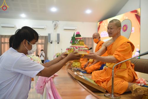 ภาพ No.101002:พิธีตัดปอยผมและปลงผมธรรมทายาท โครงการอุปสมบทบูชาธรรมมหาปูชนียาจารย์ พ.ศ. 2566 ณ ศูนย์อบรมจังหวัดสระบุรี วันเสาร์ที่ 2 ธันวาคม พ.ศ. 2566
