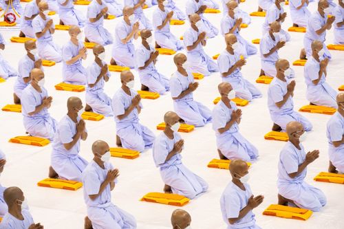 ภาพ No.101624:พิธีขอบรรพชา, พิธีขอสรณคมน์และศีล, พิธีถวายบาตร ในโครงการอุปสมบทหมู่ รุ่นบูชาธรรมมหาปูชนียาจารย์ ณ วัดพระธรรมกาย วันที่ 9 ธันวาคม พ.ศ. 2566