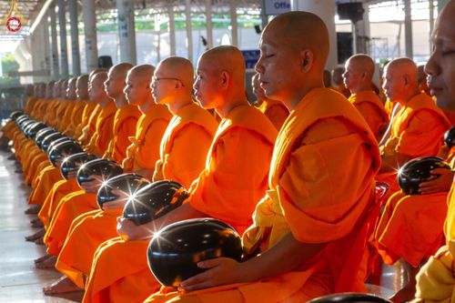 ภาพ No.150960:พิธีตักบาตร ในวันอาทิตย์ต้นเดือน วันที่ 1 กันยายน พ.ศ. 2567 ณ สภาธรรมกายสากล วัดพระธรรมกาย