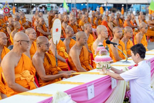 ภาพ No.250503:วันพุธที่ 8 ตุลาคม พ.ศ. 2568 พิธีตักบาตรเทโวโรหณะ ณ ลานธรรมปทุมรัตน์ธรรมเจดีย์ พุทธอุทยานนานาชาติ อ.โพนพิสัย จ.หนองคาย