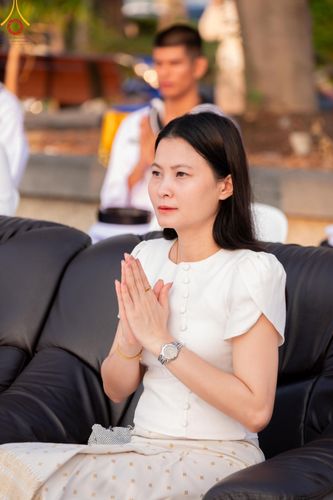 ภาพ No.58079:พิธีตักบาตรพระภิกษุและสามเณร 180 รูป ณ ลานองค์พระสมุทรเจดีย์ จ.สมุทรปราการ วันเสาร์ที่ 27 เมษายน พ.ศ. 2567