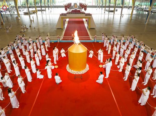 ภาพ No.88028:พิธีจุดเทียนใจ ไฟนิรันดร์ อนันตชัย วันอาทิตย์ที่ 17 กันยายน พ.ศ. 2566 ณ สภาธรรมกายสากล วัดพระธรรมกาย