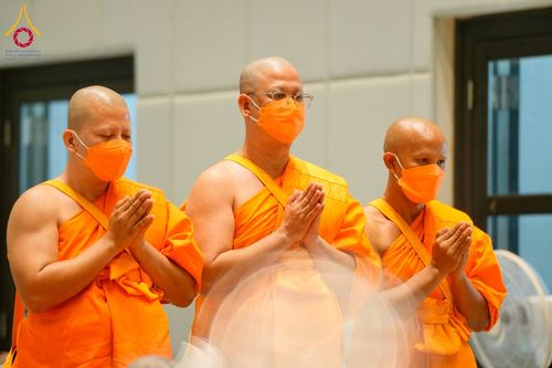 ภาพ No.62074:พิธีอุปสมบทในโครงการอุปสมบทหมู่ บูชาธรรมหลวงพ่อธัมมชโย พ.ศ.2567 ณ อุโบสถ วัดพระธรรมกาย จ.ปทุมธานี วันที่ 13-15 เมษายน พ.ศ. 2567