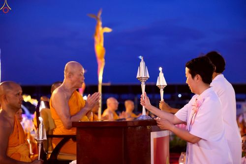 ภาพ No.253602:วันที่ 10 ตุลาคม พ.ศ. 2568 พิธีจุดประทีปบูชาพระผู้ปราบมาร, พิธีจุดประทีปบนพระมหาธรรมกายเจดีย์  20,000 ดวง เนื่องในวันคล้ายวันเกิดครบรอบ 141 ปี พระมงคลเทพมุนี (สด จนฺทสโร)