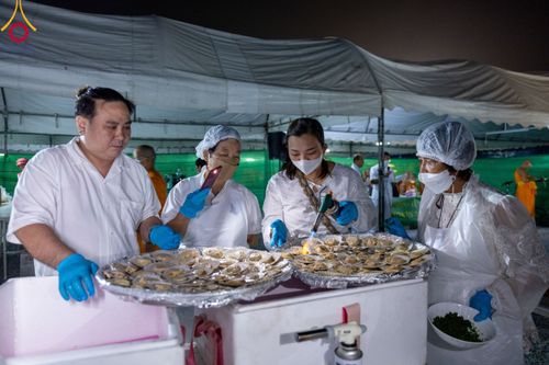 ภาพ No.109848:ถวายภัตตาหารเป็นสังฆทาน แด่คณะพระธรรมยาตราฯ ปีที่ 12 วันที่ 11 มกราคม พ.ศ. 2567 ณ อนุสรณ์สถานคลองบางนางแท่น  อ.สามพราน จ.นครปฐม