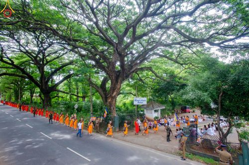 ภาพ No.140100:PhotoStory มหาศรัทธา ธรรมยาตราศรีลังกา EP.3  โครงการสยาม-ลังกา ธรรมยาตรา ฉลองเทศกาลวิสาขบูชาแห่งชาติ ศรีลังกา  บูชาธรรม 80 ปีหลวงพ่อธัมมชโย เส้นทางจาก เมืองดัมบูลลา ไปยัง เมืองมาตะเล  ตั้งแต่วันที่ 17-20 พฤษภาคม พ.ศ. 2567