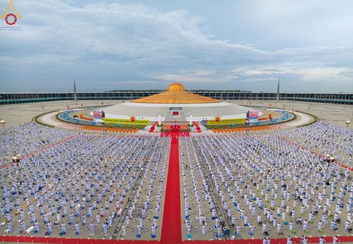 ภาพ No.160383:พิธีปลูกต้นทรัพย์บานชื่น ณ ลานธรรม พระมหาธรรมกายเจดีย์ วัดพระธรรมกาย จ.ปทุมธานี วันพฤหัสบดีที่ 10 ตุลาคม พ.ศ. 2567