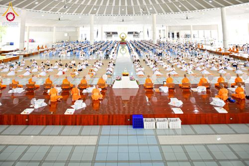 ภาพ No.226489:วันที่ 26 พฤษภาคม พ.ศ. 2568 พิธีบุพเปตพลี ครั้งที่ 164 ร่วมอุทิศบุญแด่หมู่ญาติที่ล่วงลับไปแล้ว และสืบทอดอายุพระพุทธศาสนา ณ หอฉันคุณยายอาจารย์ฯ วัดพระธรรมกาย