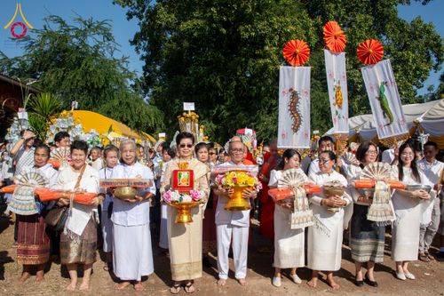 พิธีทอดกฐินกฐิน วัดสีชมพูวนาราม นครเวียงจันทร์ สปป.ลาว บูชาธรรม 80 ปี หลวงพ่อธัมมชโย โดยคณะศิษยานุศิษย์วัดพระธรรมกาย วันที่ 11 พฤศจิกายน พ.ศ. 2567