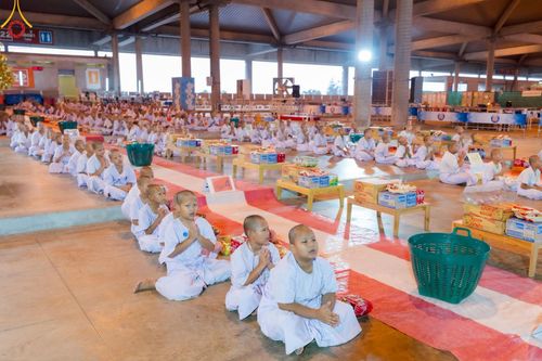 ภาพ No.214553:วันศุกร์ที่ 4 เมษายน พ.ศ.2568 นาคธรรมทายาทตักบาตรพระพี่เลี้ยง ในโครงการบรรพชาสามเณร ฟื้นฟูพระพุทธศาสนาทั่วไทย ณ วิหารคด 22 วัดพระธรรมกาย