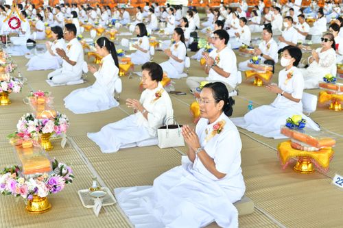 ภาพ No.198023:พิธีถวายภัตตาหารแด่พระภิกษุ สามเณร  บูชาธรรมคุณยายอาจารย์มหารัตนอุบาสิกาจันทร์ ขนนกยูง เนื่องในวาระวันคล้ายวันเกิดครบ 116 ปี วันอาทิตย์ที่ 19 มกราคม พ.ศ. 2568 ณ หอฉันคุณยายอาจารย์ฯ วัดพระธรรมกาย