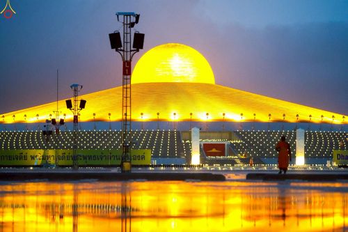 ภาพ No.244170:วันที่ 7 กันยายน พ.ศ. 2568 พิธีจุดประทีป วันครูผู้ค้นพบวิชชาธรรมกาย ณ ลานธรรมฯ และวิหารคด วัดพระธรรมกาย