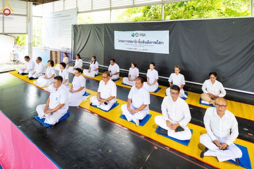 ภาพ No.86599:สมาชิก อบต.คลองสาม อ.คลองหลวง จ.ปทุมธานี เข้าร่วมโครงการสมาธิเพื่อสันติภาพโลก รวมใจนั่งสมาธิสร้างสันติภาพโลก 1 ล้านคน สร้างสถิติโลกกับ Guinness World Records เมื่อวันที่ 24 สิงหาคม พ.ศ.2566