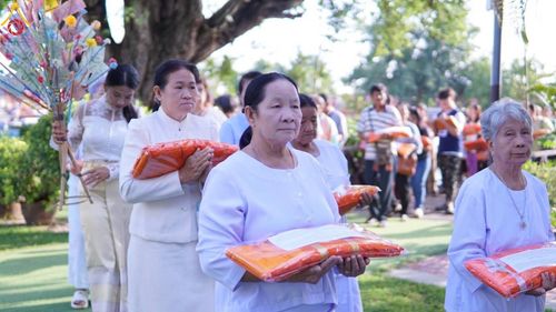 ภาพ No.169674:พิธีทอดกฐิน ณ วัดตระพังทอง ตำบลเมืองเก่า อำเภอเมือง จังหวัดสุโขทัย (มีอายุเก่าแก่ 741ปี) ในโครงการกฐินสามัคคีทั่วไทย 30,000 วัด บูชาธรรม 80 ปี หลวงพ่อธัมมชโย โดยคณะศิษยานุศิษย์วัดพระธรรมกาย วันที่ 26 ตุลาคม พ.ศ. 2567