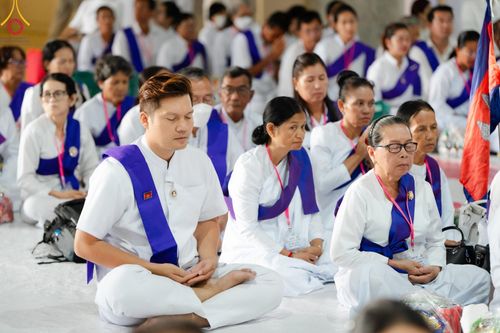 ภาพ No.145694:พิธีตักบาตรฉลองพระใหม่ รุ่นเข้าพรรษา ณ วิหารคด วัดพระธรรมกาย วันเสาร์ที่ 20 กรกฎาคม พ.ศ. 2567