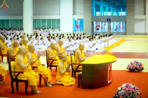 ภาพ No.59189:พิธีเจริญพระพุทธมนต์ ถวายภัตตาหารเป็นสังฆทาน เนื่องในวาระอายุวัฒนมงคล 80 ปี หลวงพ่อธัมมชโย ณ สภาธรรมกายสากล วัดพระธรรมกาย วันพุธที่ 24 เมษายน พ.ศ.2567