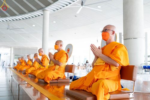 ภาพ No.102190:พิธีบุพเปตพลี ครั้งที่ 144 อุทิศบุญแด่หมู่ญาติที่ล่วงลับไปแล้ว และสืบทอดอายุพระพุทธศาสนา วันอังคารที่ 12 ธันวาคม พ.ศ. 2566 (วันพระแรม 15 ค่ำ เดือน 12) ณ หอฉันคุณยายอาจารย์ฯ วัดพระธรรมกาย