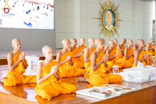 ภาพ No.271072:วันพุธที่ 20 พฤศจิกายน พ.ศ.2568 (วันพระ แรม 15 ค่ำ เดือน 12) พิธีบุพเปตพลี ครั้งที่ 173 ร่วมอุทิศบุญแด่หมู่ญาติที่ล่วงลับไปแล้ว และสืบทอดอายุพระพุทธศาสนา ณ หอฉันคุณยายอาจารย์ฯ วัดพระธรรมกาย