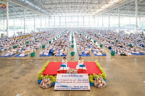 ภาพ No.86800:พิธีตักบาตร , พิธีบูชาข้าวพระ , พิธีจุดเทียนใจ ไฟนิรันดร์ อนันตชัย ในวันอาทิตย์ต้นเดือน 3 กันยายน พ.ศ. 2566 ณ วัดพระธรรมกาย