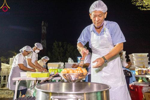 ภาพ No.113590:พิธีถวายภัตตาหารเป็นสังฆทาน แด่คณะพระธรรมยาตรา ปีที่ 12 วันที่ 17 มกราคม พ.ศ. 2567 ณ วัดโบสถ์(บน) บางคูเวียง จ.นนทบุรี