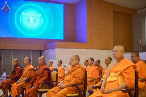 ภาพ No.232113:วันอาทิตย์ที่ 6 กรกฏาคม พ.ศ. 2568 พิธีมอบโล่เกียรติคุณ สวดธัมมจักกัปปวัตตนสูตร และรางวัลโครงการผู้นำแสงสว่างออนไลน์ ณ ห้องแก้วสารพัดนึก1 สภาธรรมกายสากล วัดพระธรรมกาย