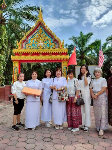 ภาพ No.257078:วันที่ 17 ตุลาคม พ.ศ. 2568 พิธีทอดกฐินสามัคคี โดยคณะศิษยานุศิษย์ บูชาธรรม 81 ปี หลวงพ่อธัมมชโย ณ วัดสระหลวง อำเภอบาลิง รัฐเคดาห์  ประเทศมาเลเซีย