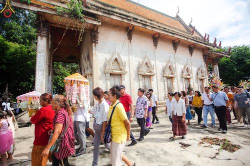 ภาพ No.164966:พิธีทอดกฐิน ณ วัดกลางเกาะระกำ ต.บ้านสร้าง อ.บางปะอิน จ.พระนครศรีอยุธยา ในโครงการกฐินสามัคคีทั่วไทย 30,000 วัด บูชาธรรม 80 ปี หลวงพ่อธัมมชโย โดยคณะศิษยานุศิษย์วัดพระธรรมกาย วันที่ 20 ตุลาคม พ.ศ. 2567