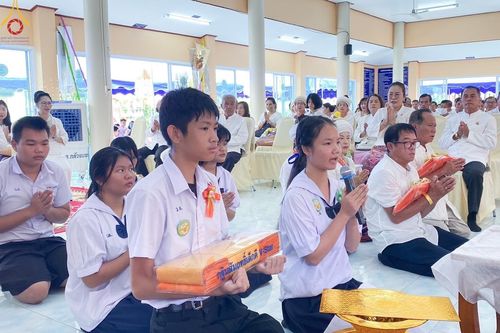 ภาพ No.171640:พิธีทอดกฐิน ณ วัดหัวฝาย จ.ลำปาง กฐินสัมฤทธิ์เด็กดี V-Star  โรงเรียนวัดหลวงวิทยา จ.ลำปาง สืบทอดวิถีวัฒนธรรมไทลื้อ ในโครงการทอดกฐินสามัคคีทั่วไทย 30,000 วัด บูชาธรรม 80 ปี หลวงพ่อธัมมชโย โดยคณะศิษยานุศิษย์วัดพระธรรมกาย วันที่ 20 ตุลาคม พ.ศ.2567