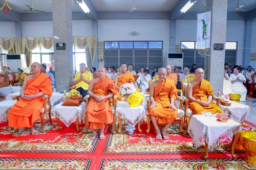 ภาพ No.260115:วันที่ 19 ตุลาคม พ.ศ. 2568 พิธีทอดกฐินสามัคคีทั่วไทย 30,000 วัด โดยคณะศิษยานุศิษย์ บูชาธรรม 81 ปี หลวงพ่อธัมมชโย วัดบัวโรย อ.บางเสาธง จ.สมุทรปราการ