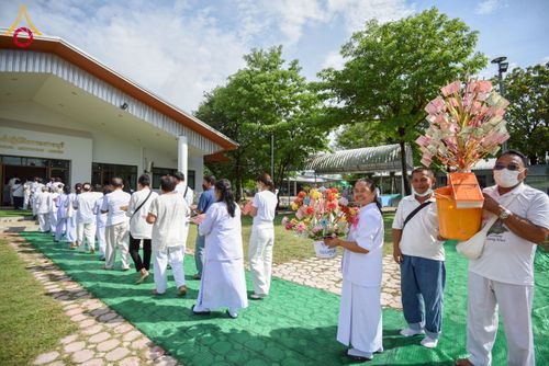 ภาพ No.225822:วันอาทิตย์ที่ 18 พฤษภาคม พ.ศ. 2568 ศูนย์ปฏิบัติธรรมสระบุรี ได้จัดพิธีทอดผ้าป่าฟื้นฟูพระพุทธศาสนา และพิธีมอบใบประกาศนียบัตรเชิดชูเกียรติผู้นำรถ ที่ทำหน้าที่จัดรถเพื่อพาสาธุชนไปร่วมงานวันที่ 22 เมษายน ที่ผ่านมา