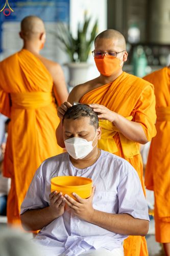 ภาพ No.87027:พิธีตัดปอยผมและปลงผมนาคธรรมทายาท ในโครงการอุปสมบทหมู่บูชาธรรม 106 ปี วันครูผู้ค้นพบวิชชาธรรมกาย ในวันอาทิตย์ที่ 3 กันยายน พ.ศ. 2566 ณ วัดพระธรรมกาย