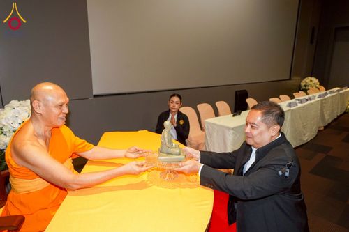 ภาพ No.271886:วันที่ 22 พฤศจิกายน พ.ศ. 2568 ผู้ว่าฯ ปทุมธานี ลงพื้นที่เยี่ยม “อำเภอคลองหลวง” พร้อมชมการเตรียมความพร้อมเทศกาลสวนดอกไม้ปทุมธานี “ทุ่งสวรรค์ ตะวันฉาย” ณ วัดพระธรรมกาย