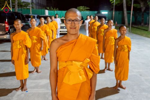 ภาพ No.231208:วันพฤหัสบดีที่ 3 กรกฏาคม พ.ศ. 2568 พิธีมุทิตาสักการะพระภิกษุนาคหลวง พระมหาพนาวัฒน์ ธมฺมนฺตคามี (จันทร์เผือก) เปรียญธรรม ๙ ประโยค ณ วัดพระธรรมกาย ปทุมธานี