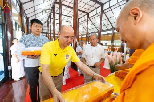 ภาพ No.161285:พิธีบำเพ็ญกุศลอุทิศถวายแด่ พระเดชพระคุณพระพรหมโมลี (อดีตเจ้าคณะจังหวัดสิงห์บุรี) , อดีตเจ้าอาวาสทุกรูป และ พิธีทอดผ้าป่าบำรุงวัด บำรุงโรงเรียน  ณ วัดกลางธนรินทร์ ต.บ้านแป้ง อ.พรหมบุรี จ.สิงห์บุรี วันเสาร์ที่ 5 ตุลาคม พ.ศ. 2567