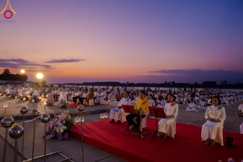 ภาพ No.97307:พิธีทอดผ้าป่า เพื่อสร้าง "ลานอเนกประสงค์พญานาค 4 ตระกูล" และพิธีจุดประทีปโคมลอย ลอยกระทง ถวายประทีปเป็นพุทธบูชา ณ พุทธอุทยานนานาชาติ จ.หนองคาย วันที่ 27 พฤศจิกายน พ.ศ. 2566