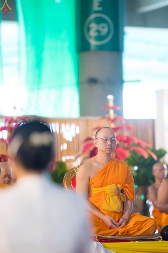 ภาพ No.246570:วันที่ 14 กันยายน พ.ศ. 2568 พิธีตักบาตรฉลองพระใหม่ ในโครงการอุปสมบทหมู่บูชาธรรม ครบรอบ108ปี วันครูผู้ค้นพบวิชชาธรรมกาย ณ วิหารคด วัดพระธรรมกาย