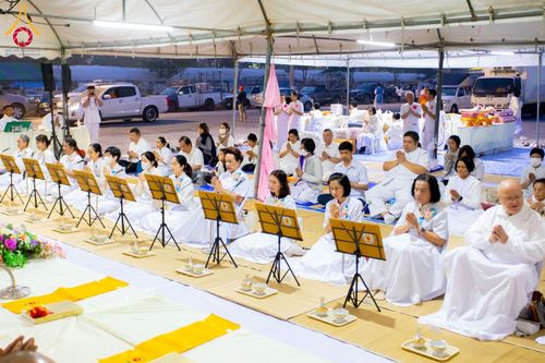 ภาพ No.198287:พิธีถวายภัตตาหารเป็นสังฆทาน แด่พระธรรมยาตรา ณ อนุสรณ์สถานบางปลา วัดบางปลา อำเภอบางเลน จังหวัดนครปฐม ในโครงการธรรมยาตรา กตัญญูบูชา มหาปูชนียาจารย์ พระมงคลเทพมุนี(สด จนฺทสโร) พระผู้ปราบมาร อนุสรณ์สถาน 7 แห่ง ปีที่ 13 วันที่ 20 มกราคม พ.ศ. 2568