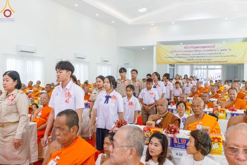 ภาพ No.190259:พิธีเจริญพระพุทธมนต์ ปฏิบัติธรรม มอบทุนการศึกษา ถวายสังฆทาน 141 วัด เพื่อถวายเป็นพุทธบูชา และขับเคลื่อนโครงการหมู่บ้านรักษาศีล 5 โดยคณะสงฆ์จังหวัดสุพรรณบุรี คณะศิษยานุศิษย์วัดพระธรรมกาย โครงการธรรมยาตรา ปีที่ 13 ณ ศูนย์ปฏิบัติธรรมพระมงคลเทพมุนี