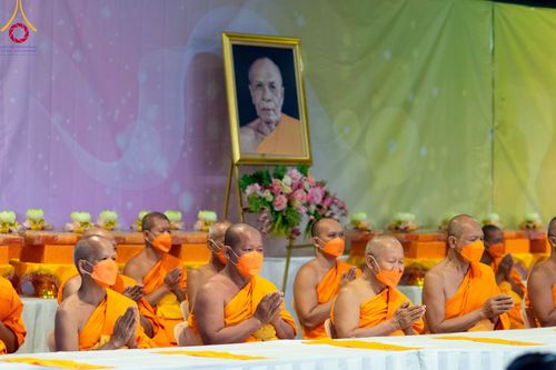 ภาพ No.106650:พิธีถวายภัตตาหารเป็นสังฆทาน แด่คณะพระธรรมยาตราฯ ในโครงการธรรมยาตรากตัญญูบูชา มหาปูชนียาจารย์ พระมงคลเทพมุนี(สด จนฺทสโร) พระผู้ปราบมาร อนุสรณ์สถาน 7 แห่ง ปีที่ 12 วันที่ 6 มกราคม พ.ศ. 2567 ณ อนุสรณ์สถานโลตัสแลนด์ จ.สุพรรณบุรี