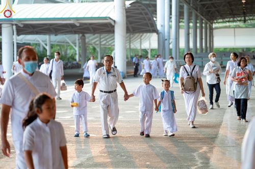 ภาพ No.136525:พิธีตักบาตร พิธีบูชาข้าวพระ ในวันอาทิตย์ต้นเดือนที่ 5 พฤษภาคม พ.ศ. 2567 ณ วัดพระธรรมกาย จ.ปทุมธานี