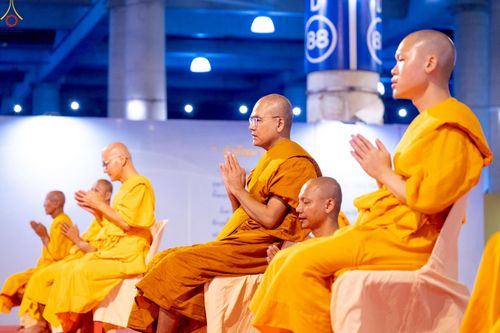 ภาพ No.228740:วันอังคารที่ 10 มิถุนายน พ.ศ. 2568 (วันพระขึ้น 15 ค่ำ เดือน 7) พิธีสวดธัมมจักกัปปวัตตนสูตร ครบ 7,439,000,000 จบ วัดพระธรรมกาย