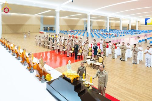 ภาพ No.208922:พระบาทสมเด็จพระเจ้าอยู่หัว ทรงมีพระราชศรัทธาทรงพระกรุณาโปรดเกล้าฯ ให้บำเพ็ญพระราชกุศลถวายภัตตาหารพระราชทาน การสอบบาลีสนามหลวง ณ วัดพระธรรมกาย ย อ.คลองหลวง จ.ปทุมธานี วันที่ 23-24 กุมภาพันธ์ พ.ศ. 2568