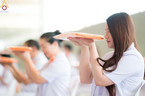 ภาพ No.99750:พิธีทอดผ้าป่า ต้นสมบัติจักรพรรดิ ในวันอาทิตย์ที่ 3 ธันวาคม พ.ศ. 2566 ณ สภาธรรมกายสากล วัดพระธรรมกาย จ.ปทุมธานี