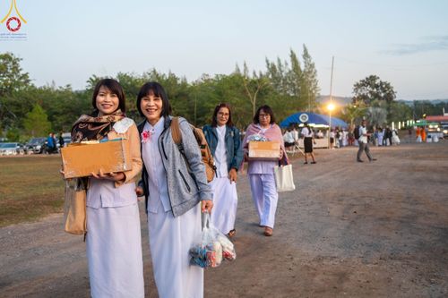 ภาพ No.103802:พิธีตักบาตรพระ 1,000 รูป ครั้งที่ 7 ถวายเป็นพุทธบูชา เพื่อช่วยเหลือคณะสงฆ์ 323 วัด 4 จังหวัดชายแดนภาคใต้ และถวายแด่คณะสงฆ์จังหวัดพิษณุโลก ณ ลานธรรมธุดงคสถานพิษณุโลก อ.วังทอง จ.พิษณุโลก วันที่ 24 ธันวาคม พ.ศ. 2566